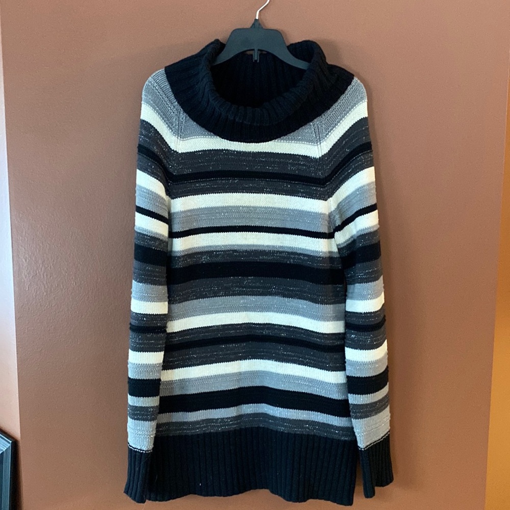 Denver Hayes black, grey, silver and white sparkly winter sweater. Size small.